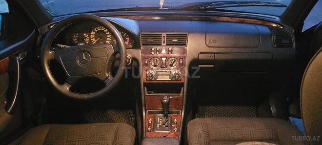 Mercedes C 250 1997, 324,965 km - 2.5 l - Zaqatala