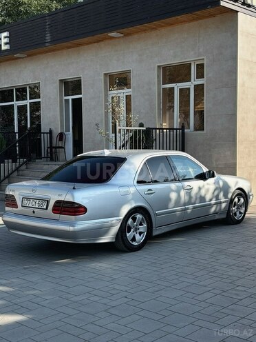 Mercedes E 220 2001, 500,000 km - 2.2 l - Qazax
