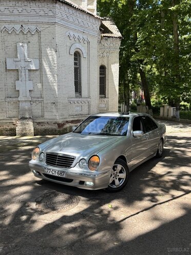 Mercedes E 220 2001, 500,000 km - 2.2 l - Qazax