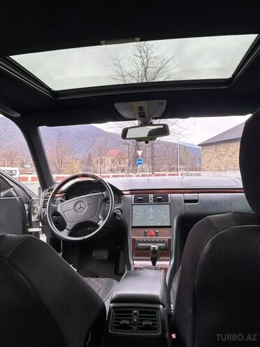 Mercedes E 230 1996, 400,383 km - 2.3 l - Zaqatala