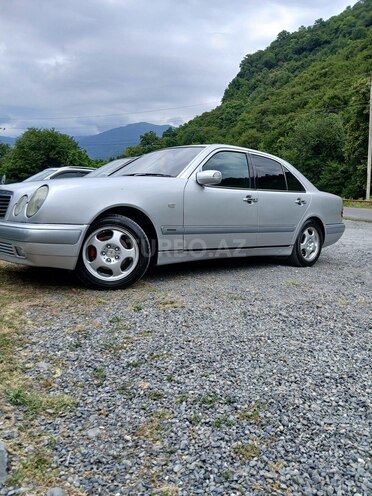 Mercedes E 230 1996, 400,383 km - 2.3 l - Zaqatala