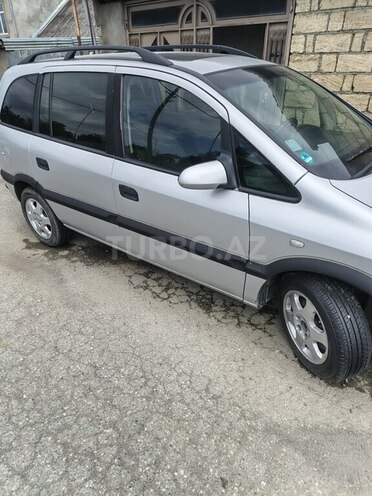 Opel Zafira 2000, 300,000 km - 1.8 л - Quba