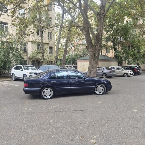 Mercedes E 220 1999, 450,000 km - 2.2 l - Bakı