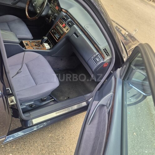 Mercedes E 220 1999, 450,000 km - 2.2 l - Bakı