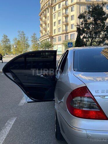 Mercedes E 220 2007, 287,000 km - 2.2 l - Bakı