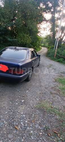 Mercedes E 220 1998, 450,000 km - 2.2 l - Astara