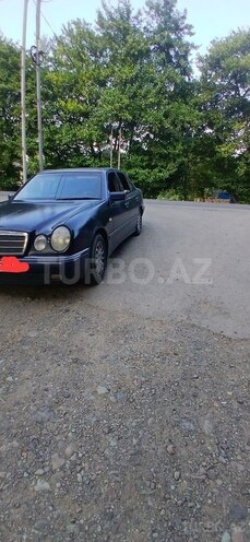 Mercedes E 220 1998, 450,000 km - 2.2 l - Astara