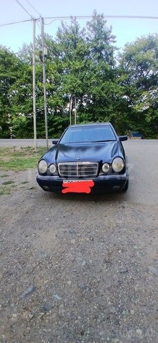 Mercedes E 220 1998, 450,000 km - 2.2 l - Astara