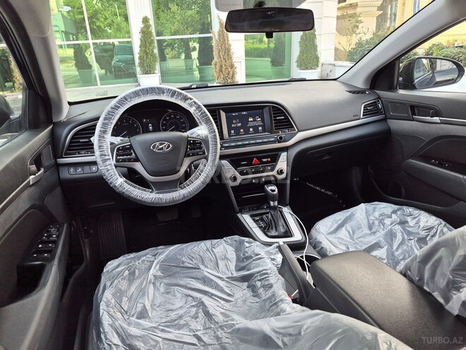 Hyundai Elantra 2018, 105,000 km - 2.0 л - Bakı