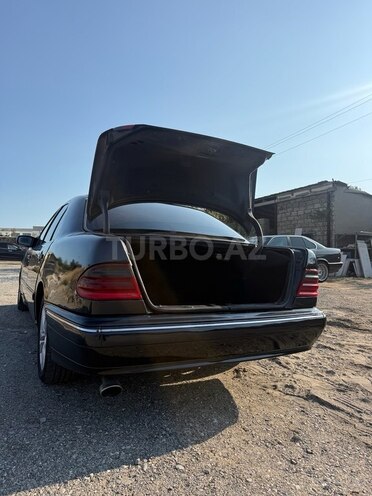 Mercedes E 220 1996, 135,000 km - 2.2 l - Bakı