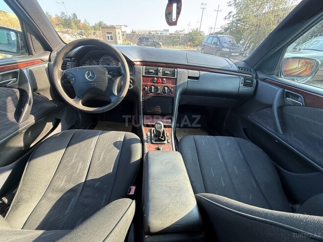 Mercedes E 220 1996, 135,000 km - 2.2 l - Bakı