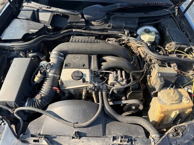 Mercedes E 220 1996, 135,000 km - 2.2 l - Bakı