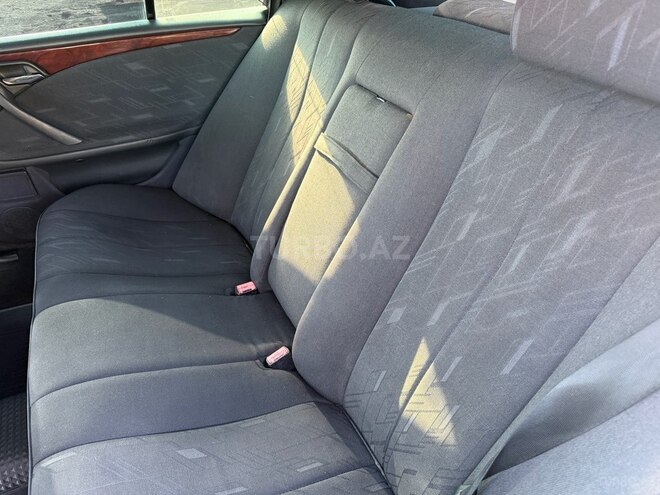 Mercedes E 220 1996, 135,000 km - 2.2 l - Bakı