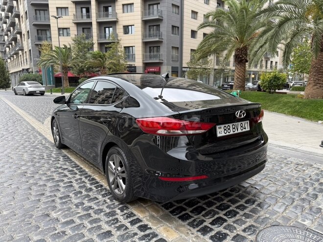 Hyundai Elantra 2018, 214,365 km - 2.0 л - Bakı