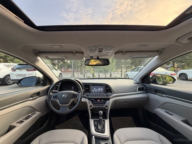Hyundai Elantra 2018, 214,365 km - 2.0 л - Bakı