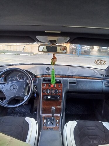 Mercedes E 240 1997, 62,550 km - 2.4 l - Bakı