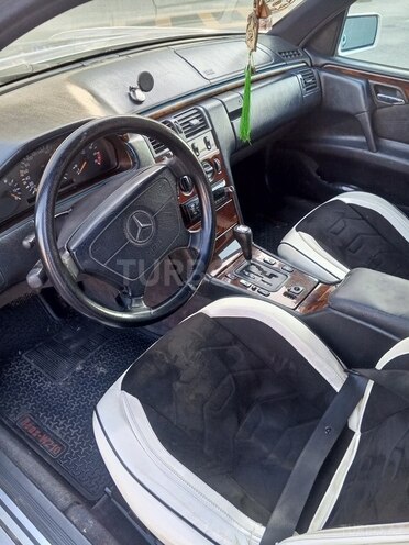 Mercedes E 240 1997, 62,550 km - 2.4 l - Bakı