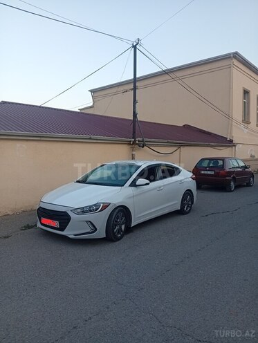 Hyundai Elantra 2018, 180,000 km - 2.0 l - Bakı