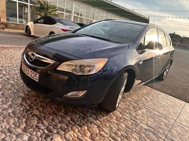 Opel Astra 2011, 290,000 km - 1.3 l - Ucar