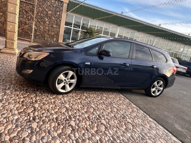 Opel Astra 2011, 290,000 km - 1.3 l - Ucar