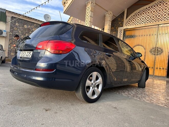 Opel Astra 2011, 290,000 km - 1.3 l - Ucar