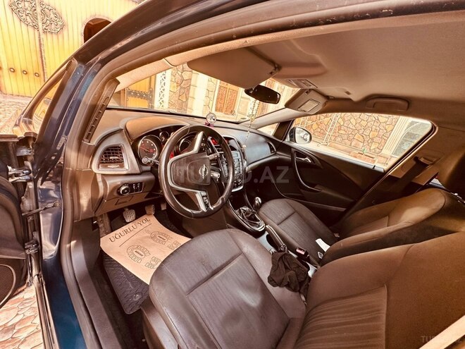 Opel Astra 2011, 290,000 km - 1.3 l - Ucar