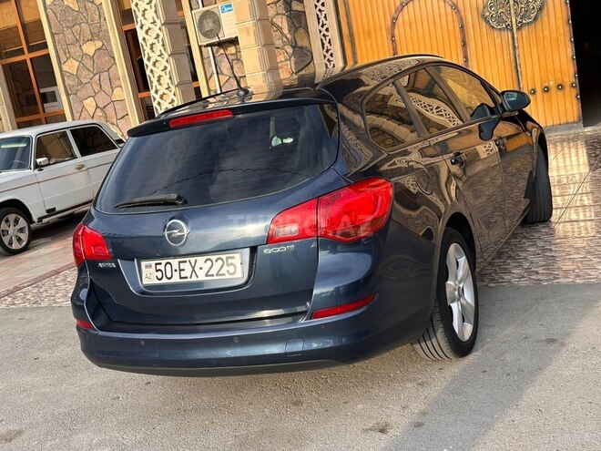 Opel Astra 2011, 290,000 km - 1.3 l - Ucar