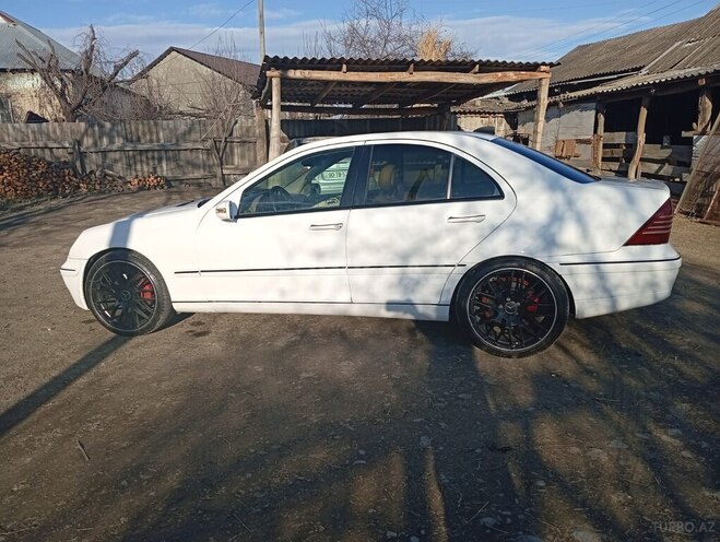 Mercedes C 240 2003, 400,000 km - 2.6 l - Qax
