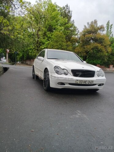 Mercedes C 240 2003, 400,000 km - 2.6 l - Qax