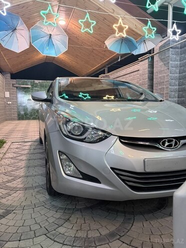 Hyundai Elantra 2015, 159,300 km - 1.8 l - Ucar