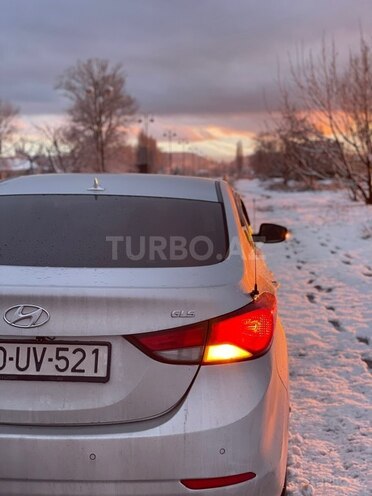 Hyundai Elantra 2015, 159,300 km - 1.8 l - Ucar
