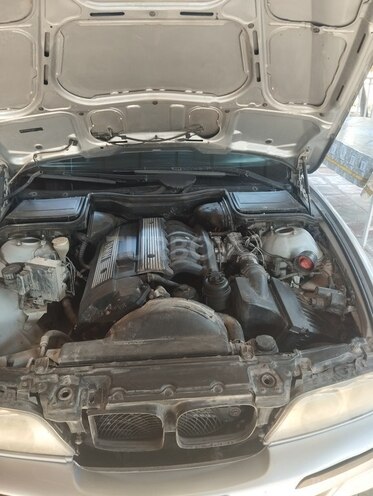 BMW 523 1996, 325,000 km - 2.5 l - Ağsu