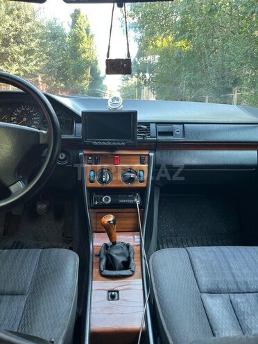 Mercedes  1992, 328,262 km - 2.0 l - Gəncə