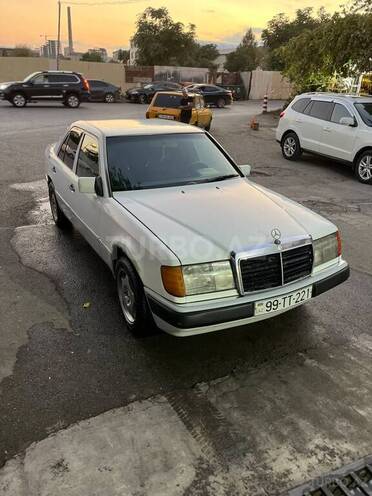 Mercedes  1990, 250,000 km - 2.0 l - Bakı