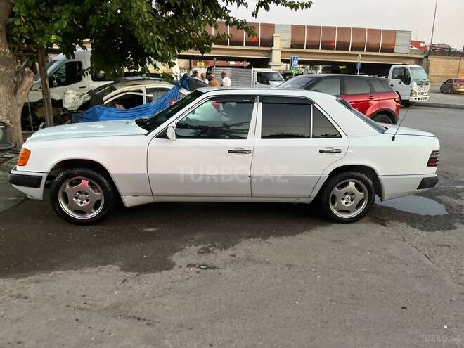 Mercedes  1990, 250,000 km - 2.0 l - Bakı