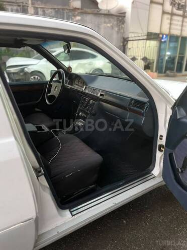 Mercedes  1990, 250,000 km - 2.0 l - Bakı