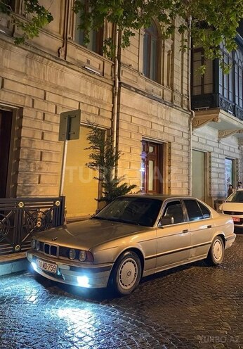 BMW 520 1989, 300,000 km - 2.0 l - Sumqayıt