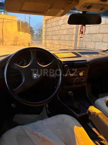 BMW 520 1989, 300,000 km - 2.0 l - Sumqayıt