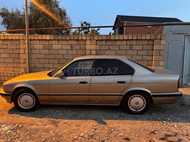 BMW 520 1989, 300,000 km - 2.0 l - Sumqayıt