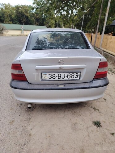 Opel Vectra 1996, 315,715 km - 1.8 l - Xudat