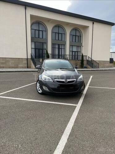 Opel Astra 2011, 399,000 km - 1.4 l - Ağdam