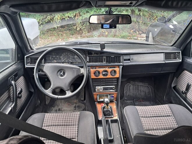 Mercedes 200 E 1992, 450,000 km - 2.0 l - Şəki