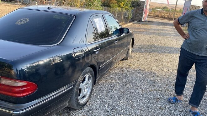 Mercedes E 240 2000, 360,000 km - 2.4 l - İsmayıllı