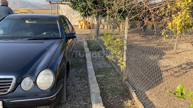 Mercedes E 240 2000, 360,000 km - 2.4 l - İsmayıllı