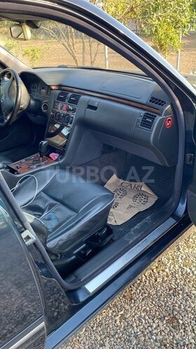 Mercedes E 240 2000, 360,000 km - 2.4 l - İsmayıllı