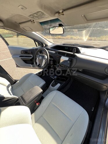 Toyota Prius C 2013, 403,799 km - 1.5 l - Bakı