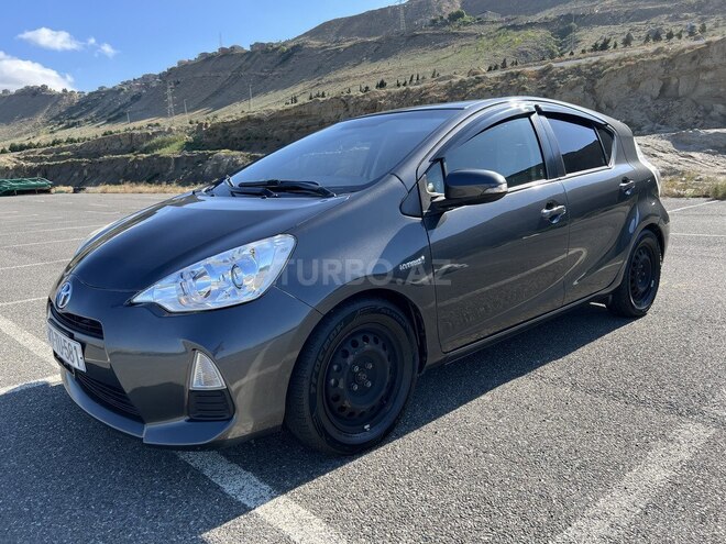 Toyota Prius C 2013, 403,799 km - 1.5 l - Bakı