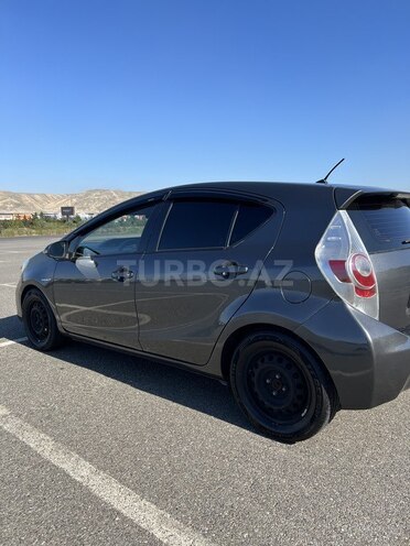 Toyota Prius C 2013, 403,799 km - 1.5 l - Bakı
