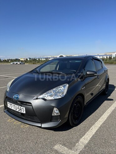 Toyota Prius C 2013, 403,799 km - 1.5 l - Bakı
