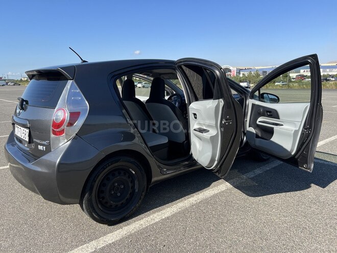 Toyota Prius C 2013, 403,799 km - 1.5 l - Bakı